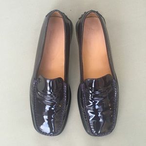 Tod's black leather glossy flats/loafers